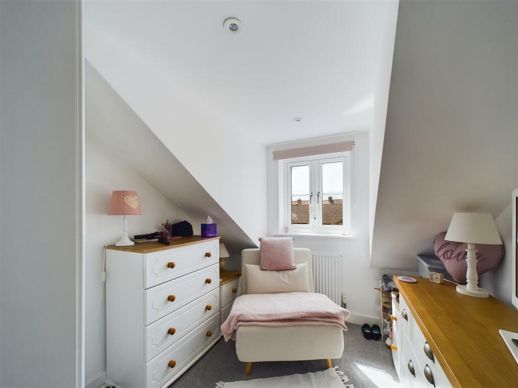 BEDROOM 2