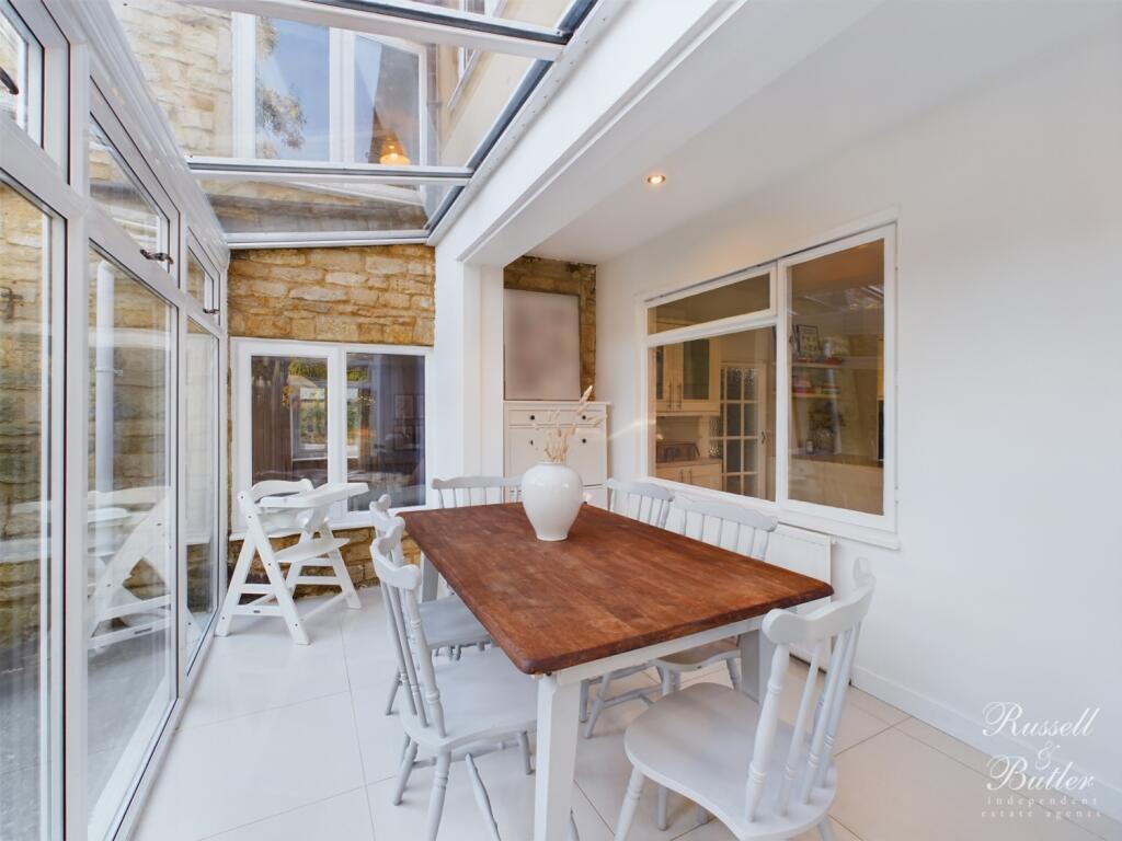 CAM01995G0-PR0228-STILL042