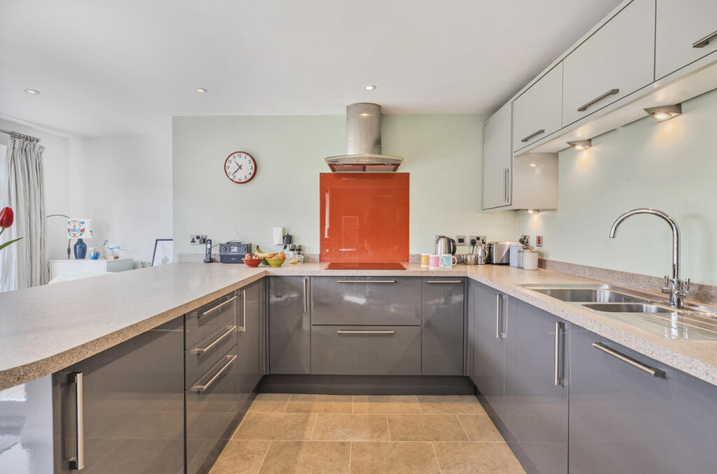 33-6819e83a9deb9-...