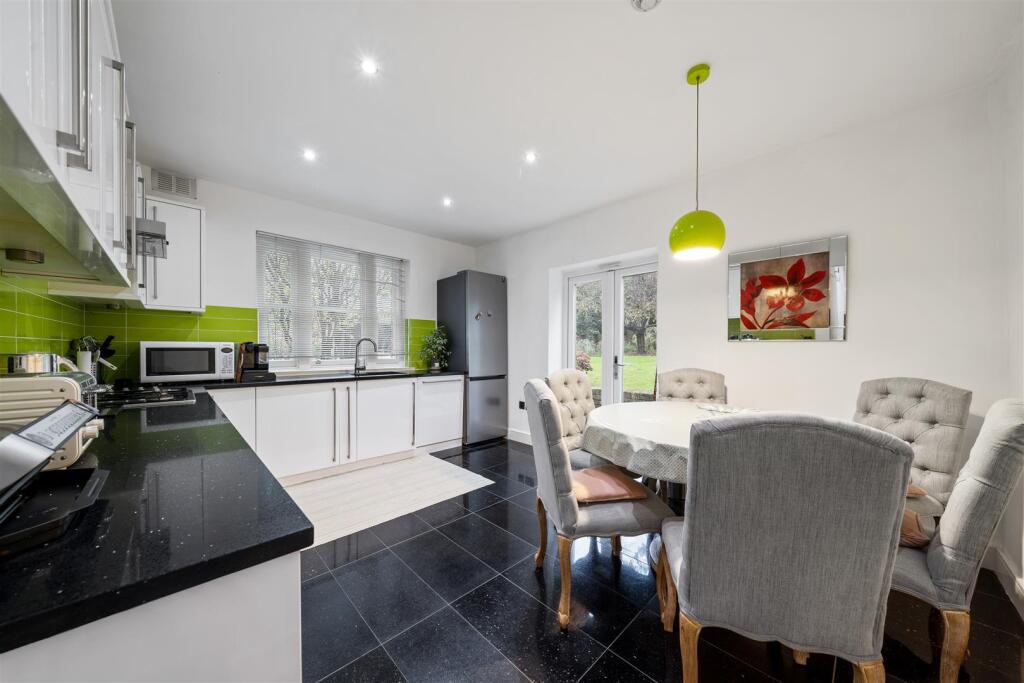 Flat 3, 98 Maida Vale W9 1PS-No Watermark-4.jpg