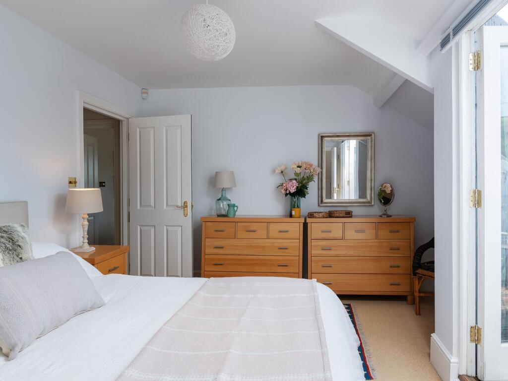 Principal Bedroom_Upper Apartment Colonsay_Kingswear