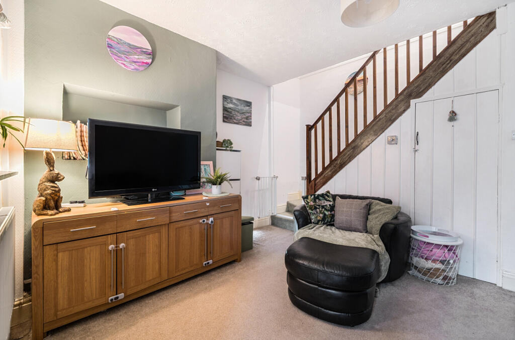 1384675-4-692d915...