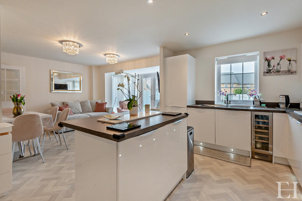 8630549-interior1...