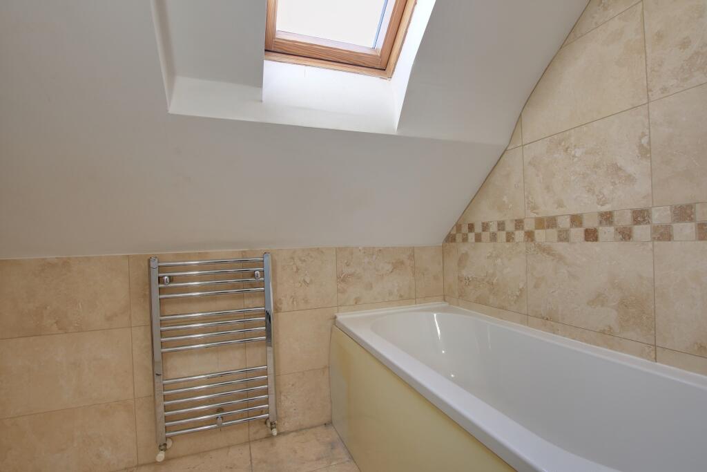 FIRST FLOOR BATHROOM