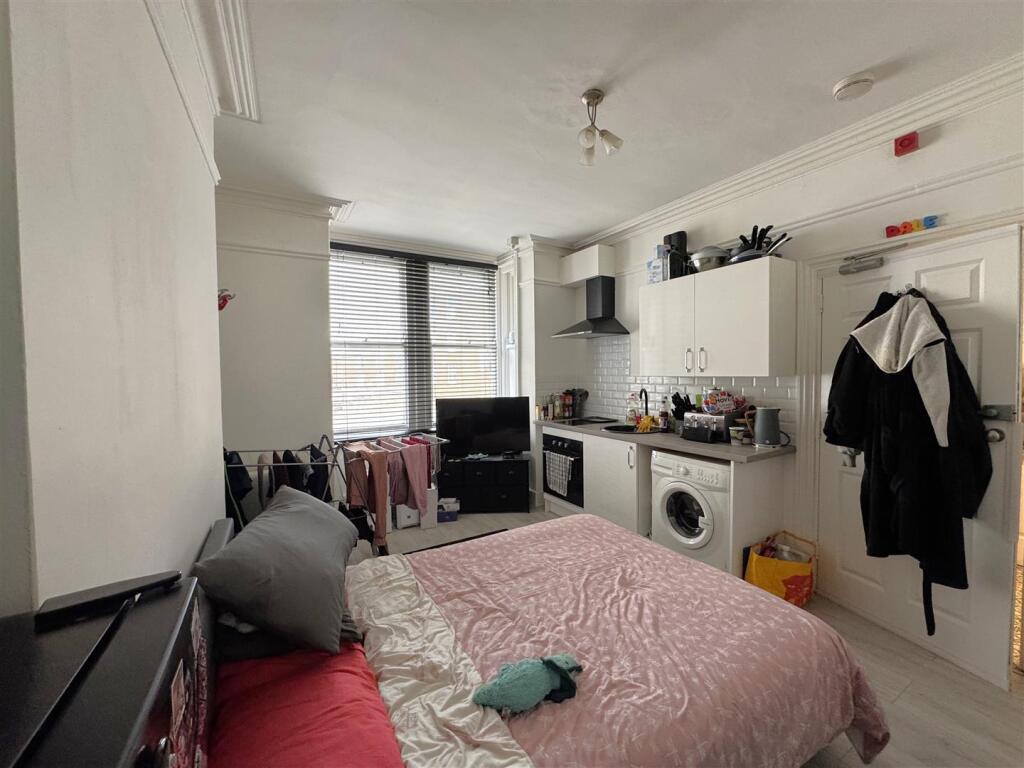 Flat 2 Studio 2.jpeg
