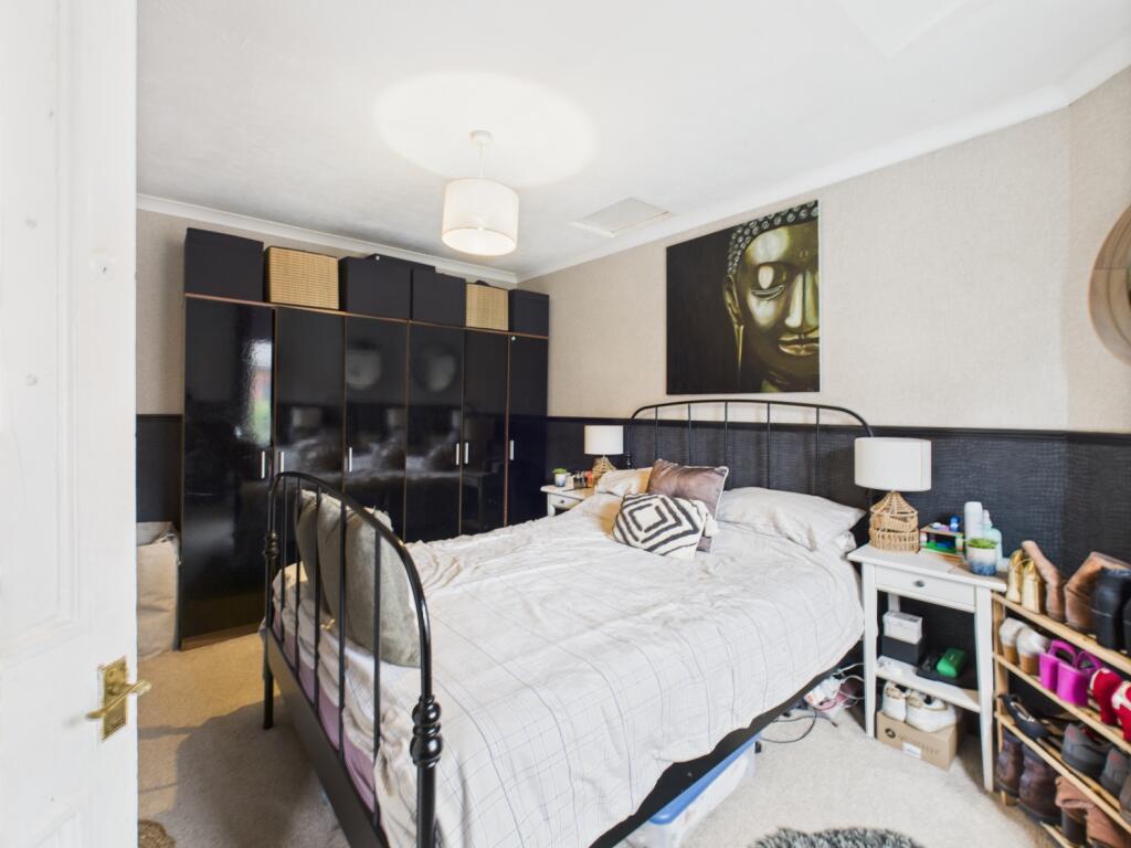 CAM03729G0-PR0103-STILL008