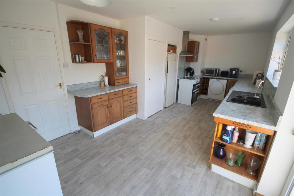 BHL Kitchen i.JPG