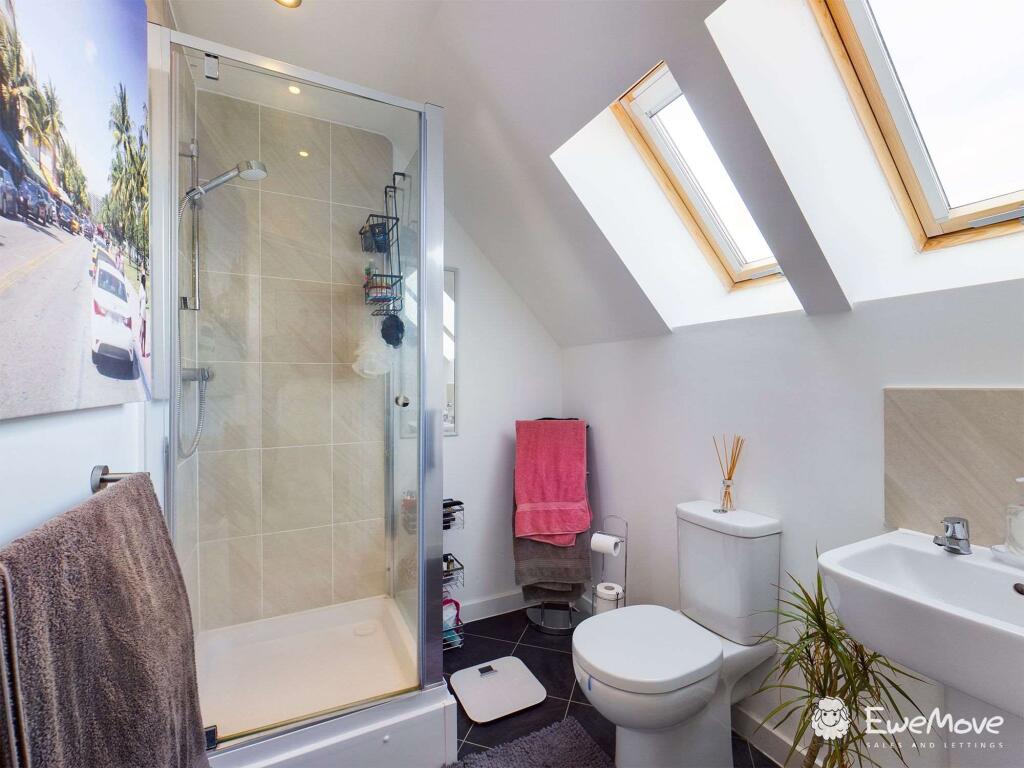 Ensuite to Bed 1