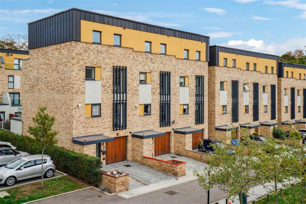 Noel Coward Avenue, Denham Film Studios