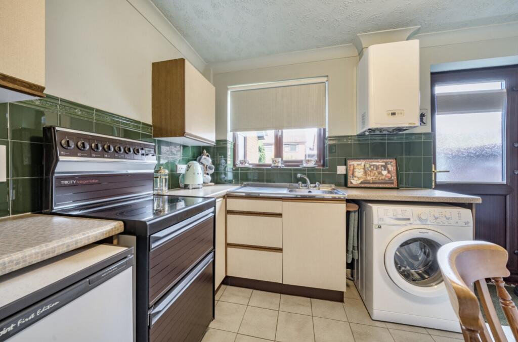 1370142-14-68f7940288d66