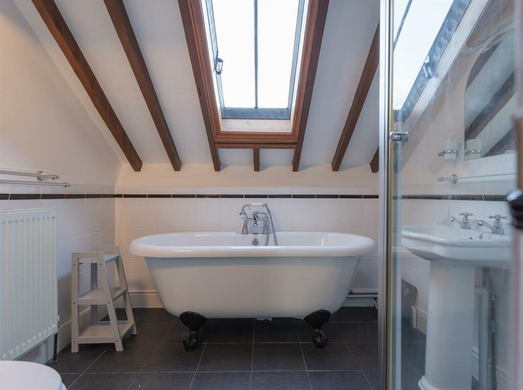 En-Suite Bathroom