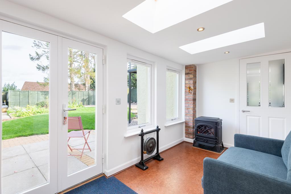 SUNROOM RIGHT