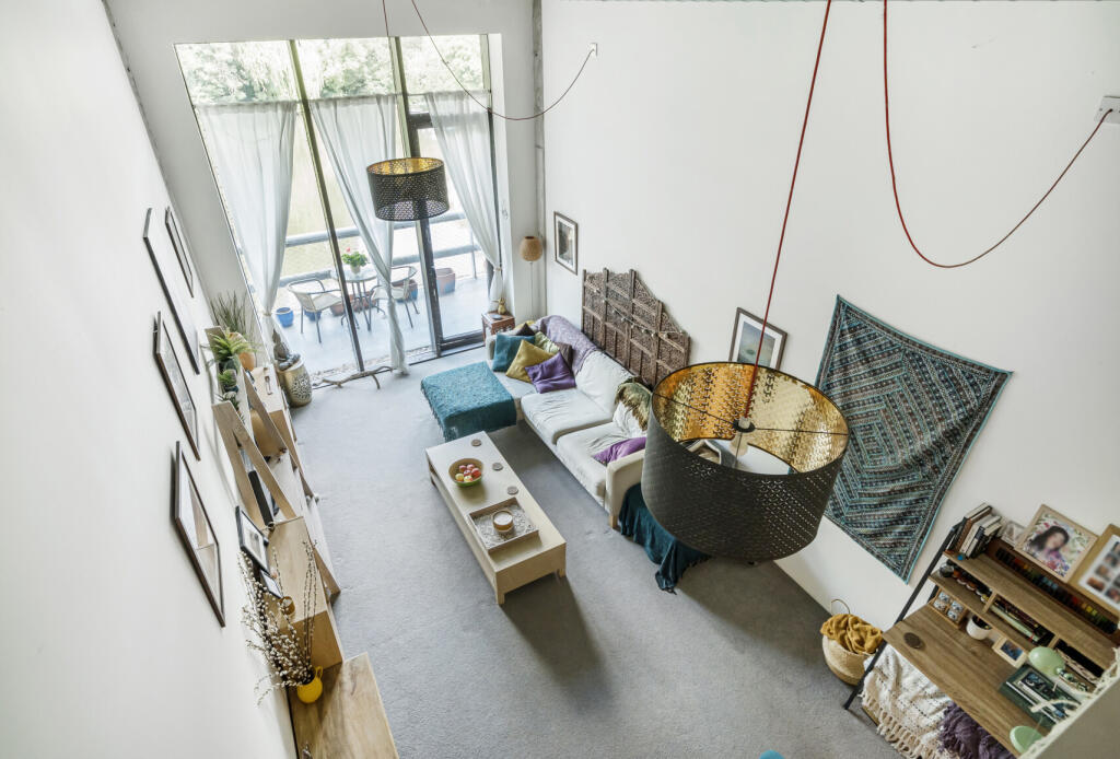 1320083-19-686bca...