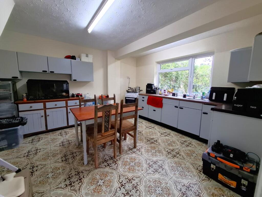 4 - kitchen diner.jpg