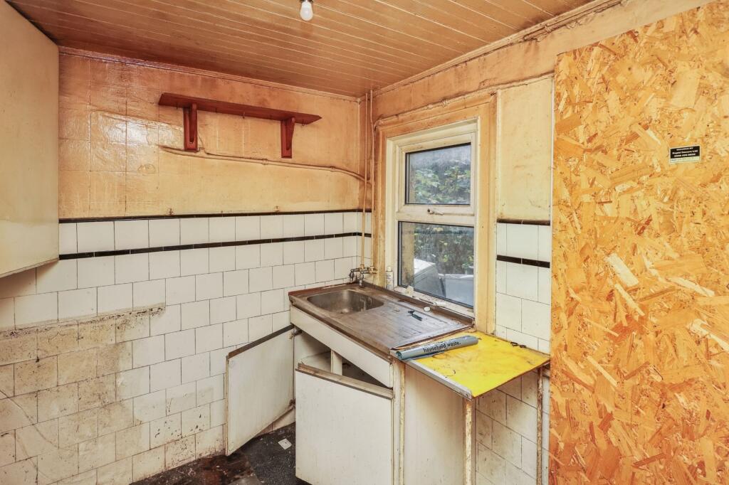 6 Tramway Avenue, Edmonton, N9 8PE