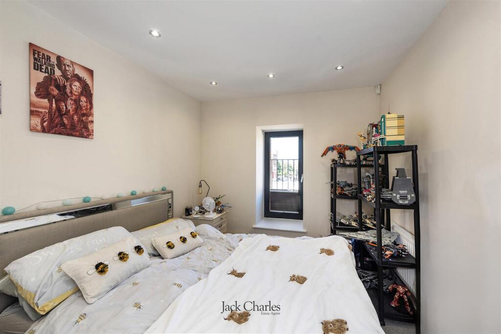 5 Ronnies Wharf, TN9 1EX 011.jpg