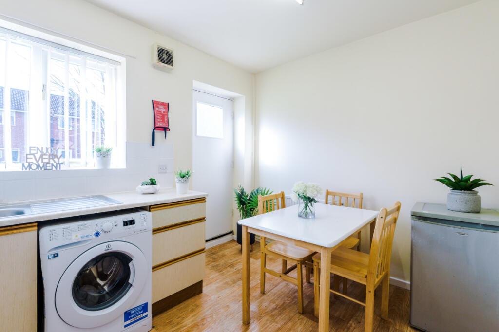 9 Aquarius Lane Kitchen 3