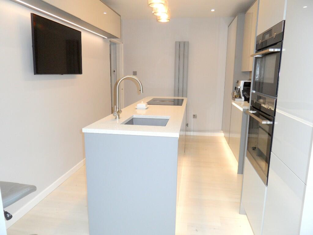 KITCHEN/BREAKFAST RM