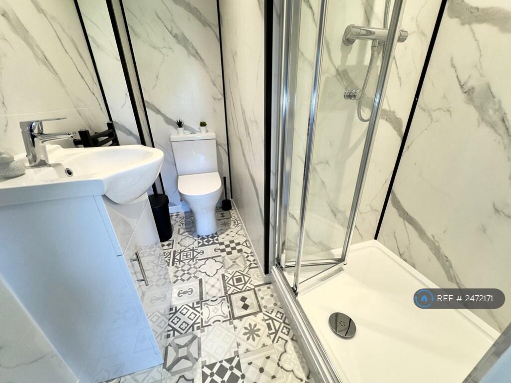Room 1 Ensuite 