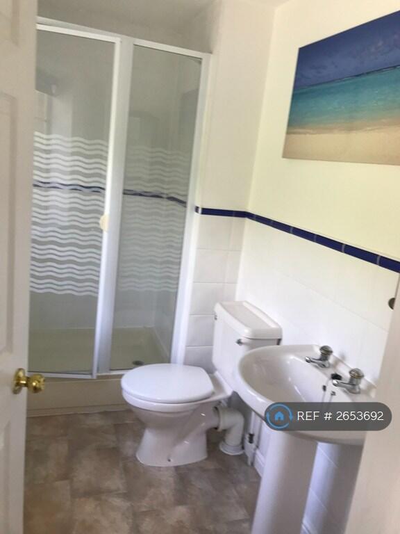 En Suite To Bedroom 4