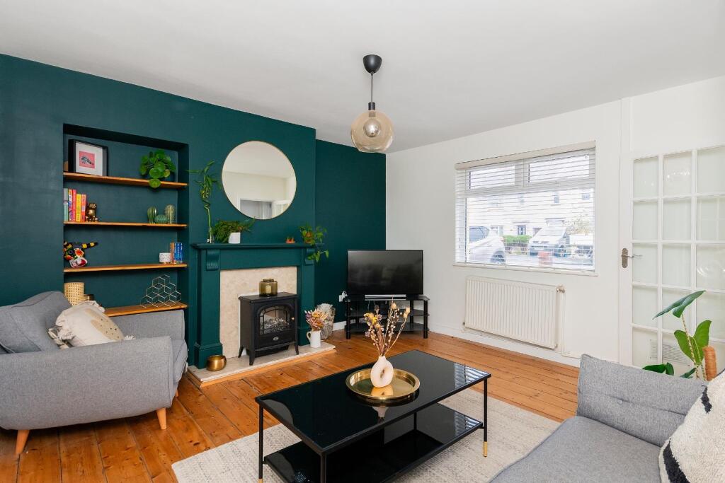 3B8RBR - Living Room F.jpg