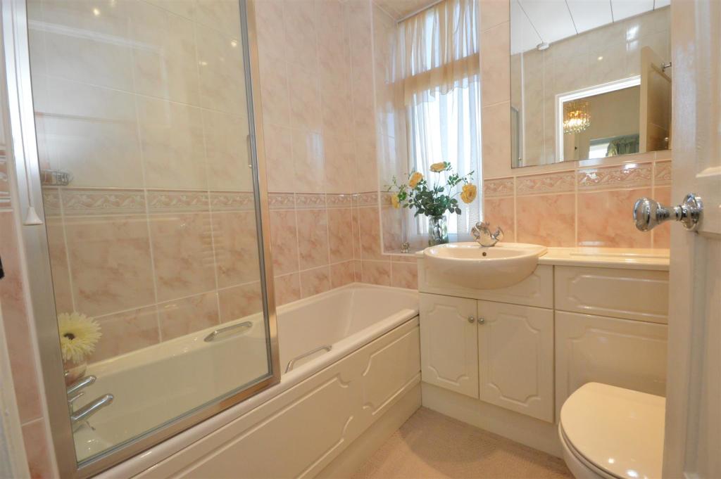 Bathroom.JPG
