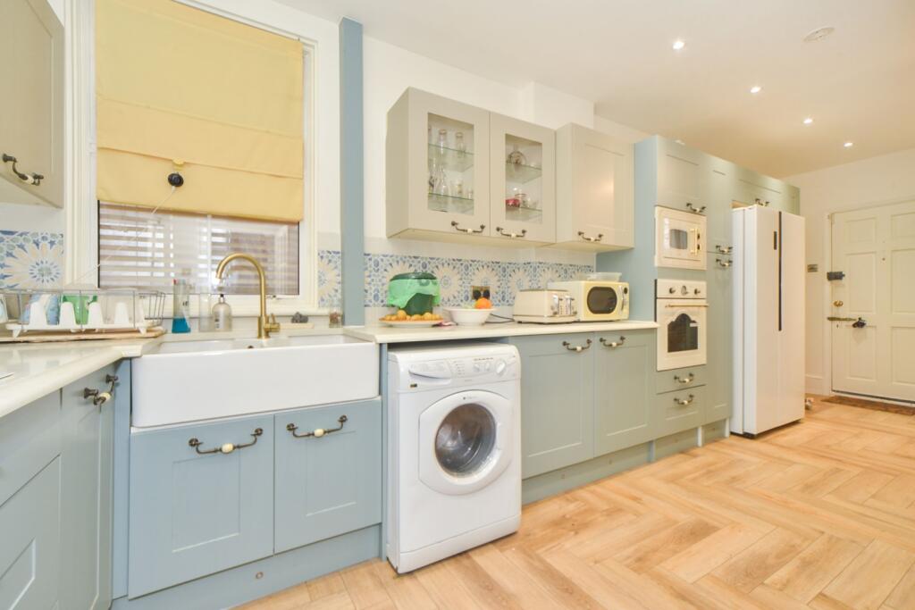 83883029-76e2-ef1...