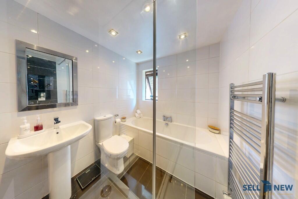 Ensuite bathroom 