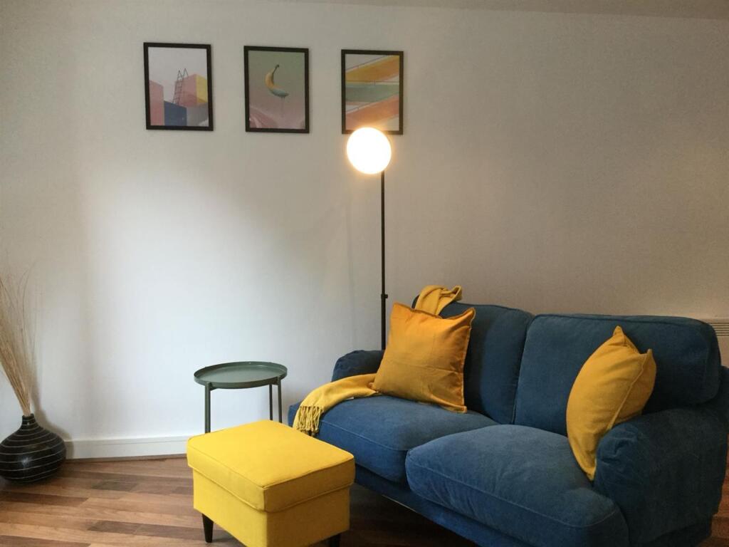 Lounge pic 2.jpeg