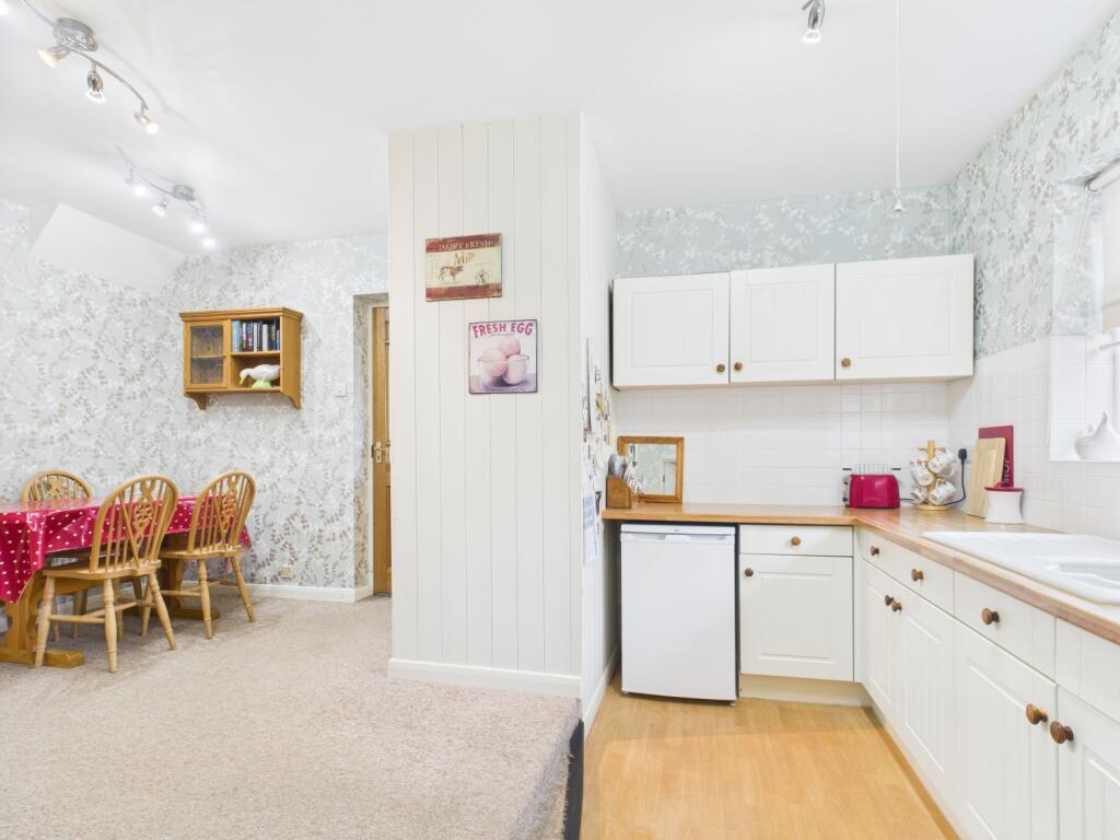 CAM03293G0-PR0250-STILL020