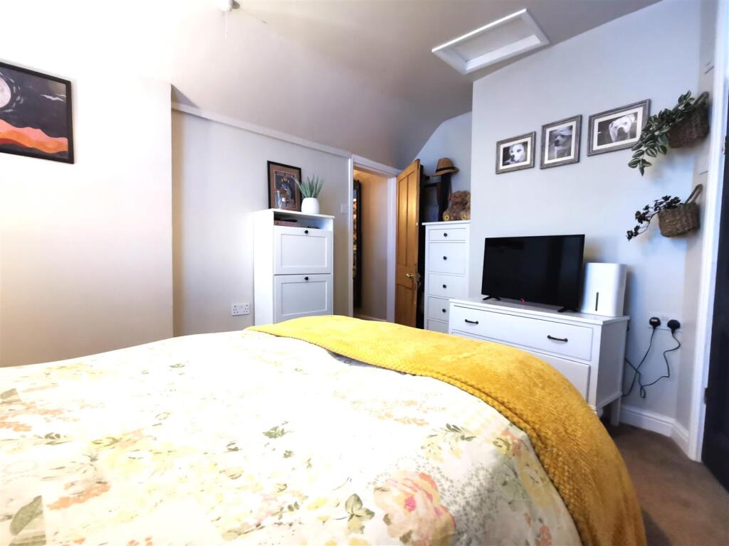 main bedroom 3.jpg