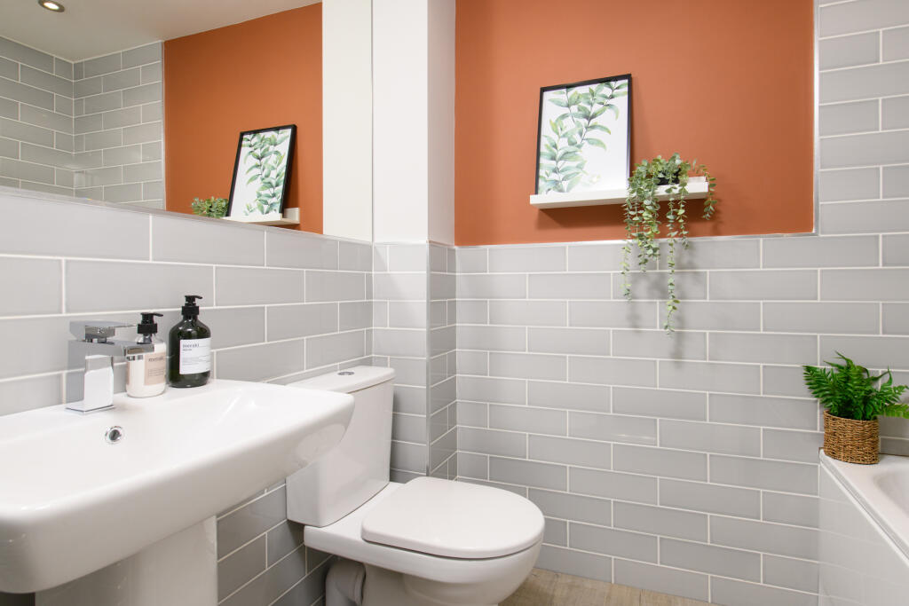 Inside view 4 bedroom Alderney main bathroom