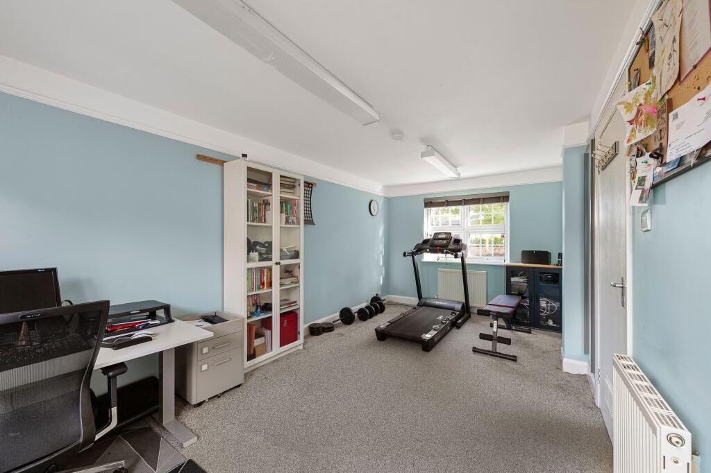 Bedroom 5 / Office / gym