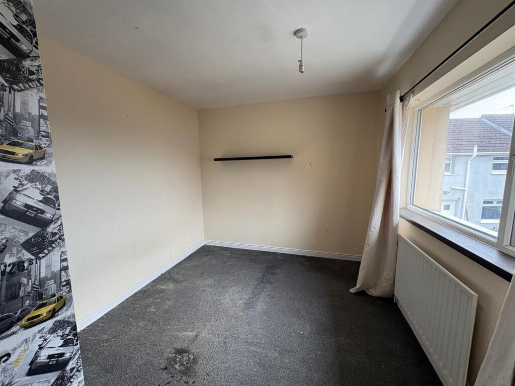 Bedroom 2.JPG
