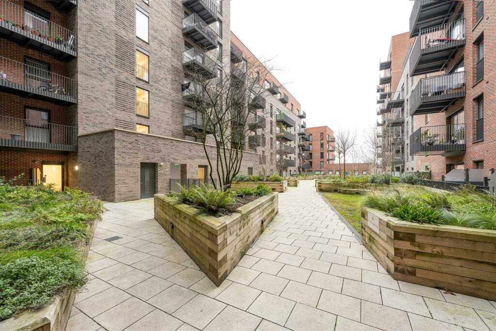 Ron Leighton Way, E6