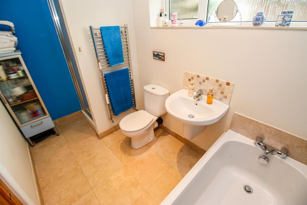 BATHROOM/W.C.
