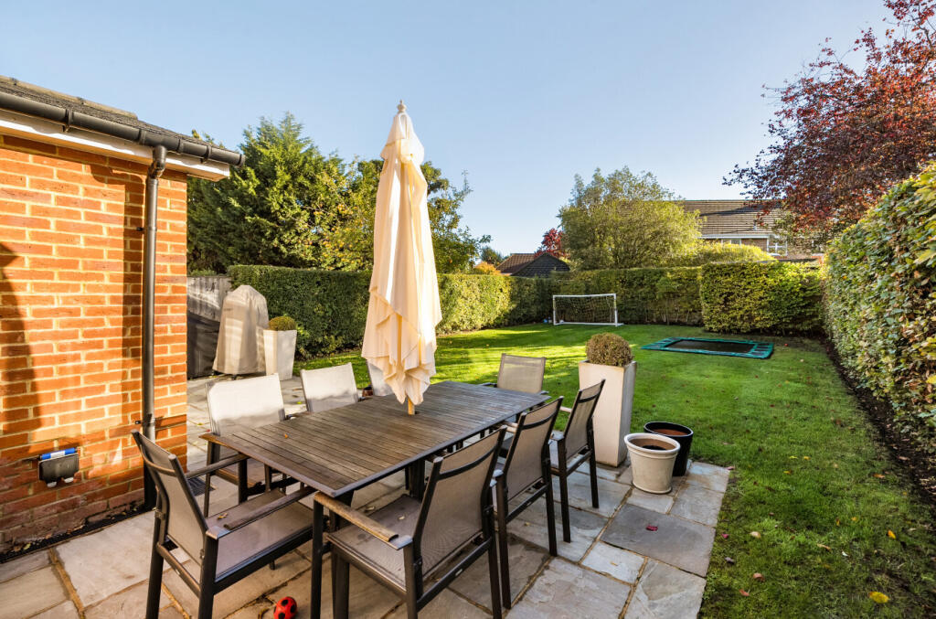 1372507-5-68fb45e...