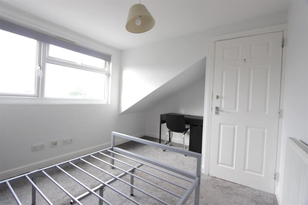 7. Bedroom 4 (1).JPG