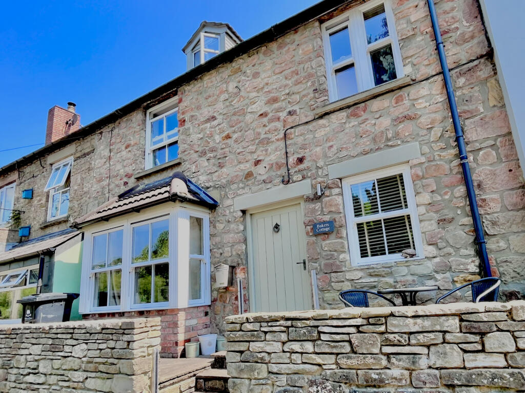 CHARACTER COTTAGE IN A VILLAGE LOCATION...