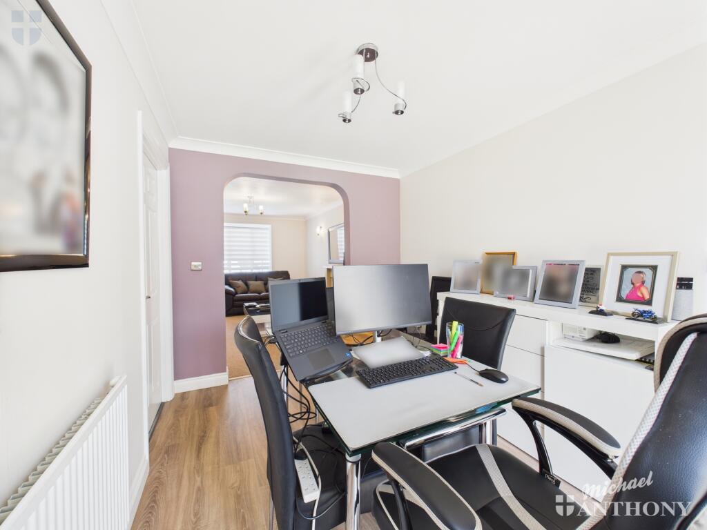 CAM03852G0-PR0378-STILL020