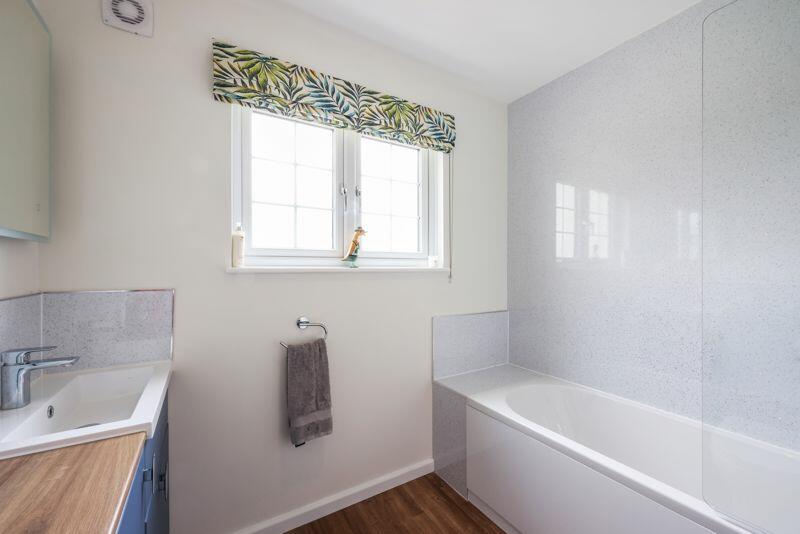 Family bathroom - first floor