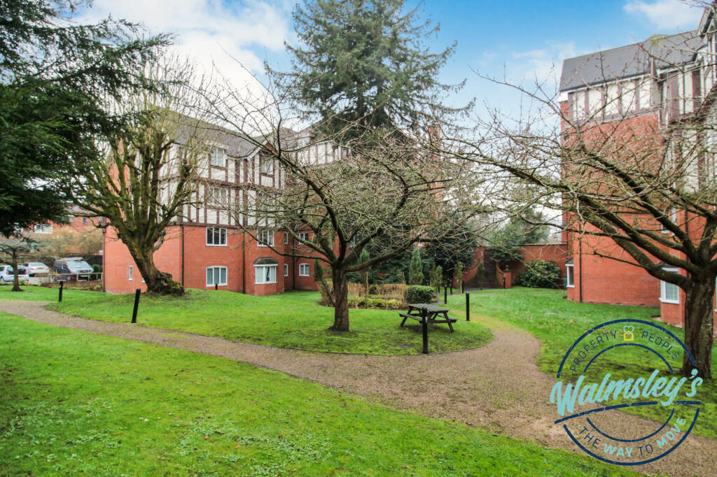 Rear communal gardens