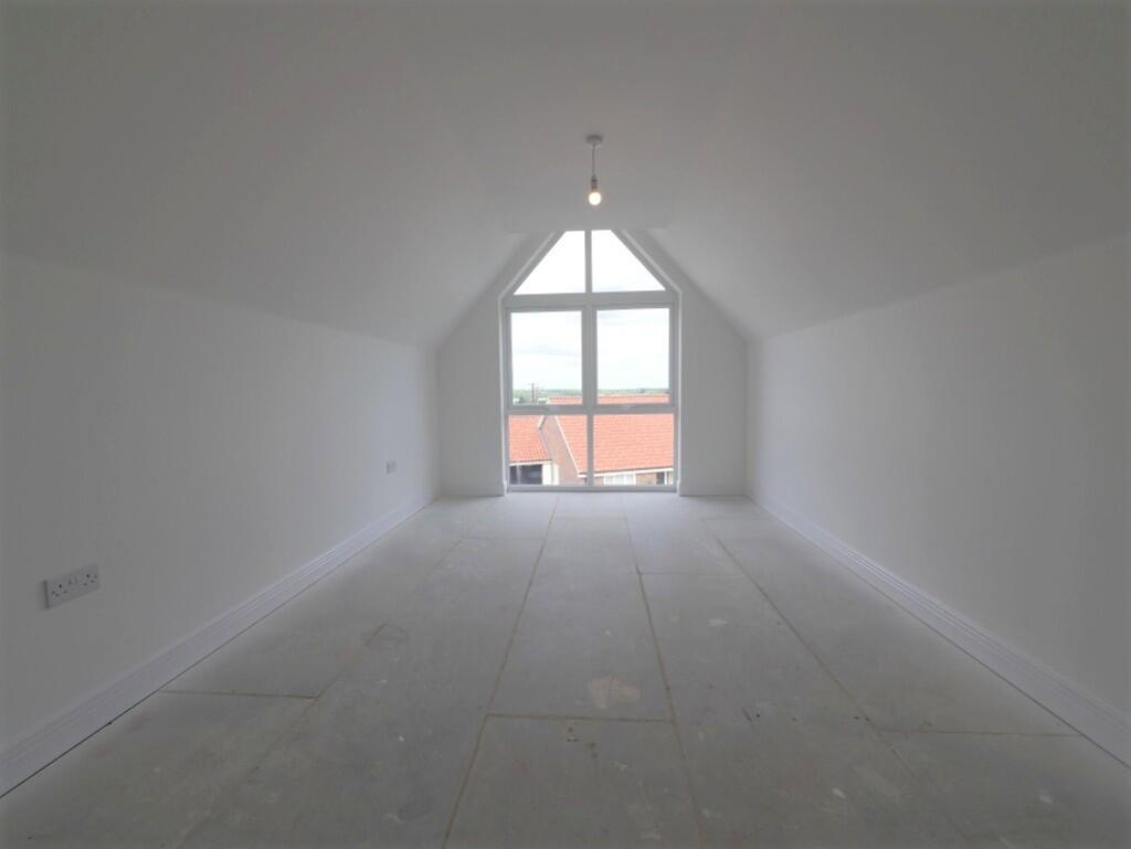 PRINCIPAL BEDROOM...