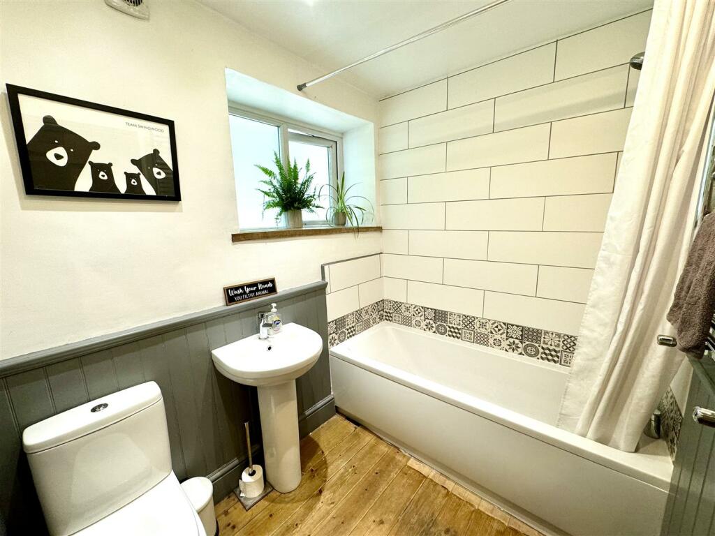 FAMILY BATHROOM
