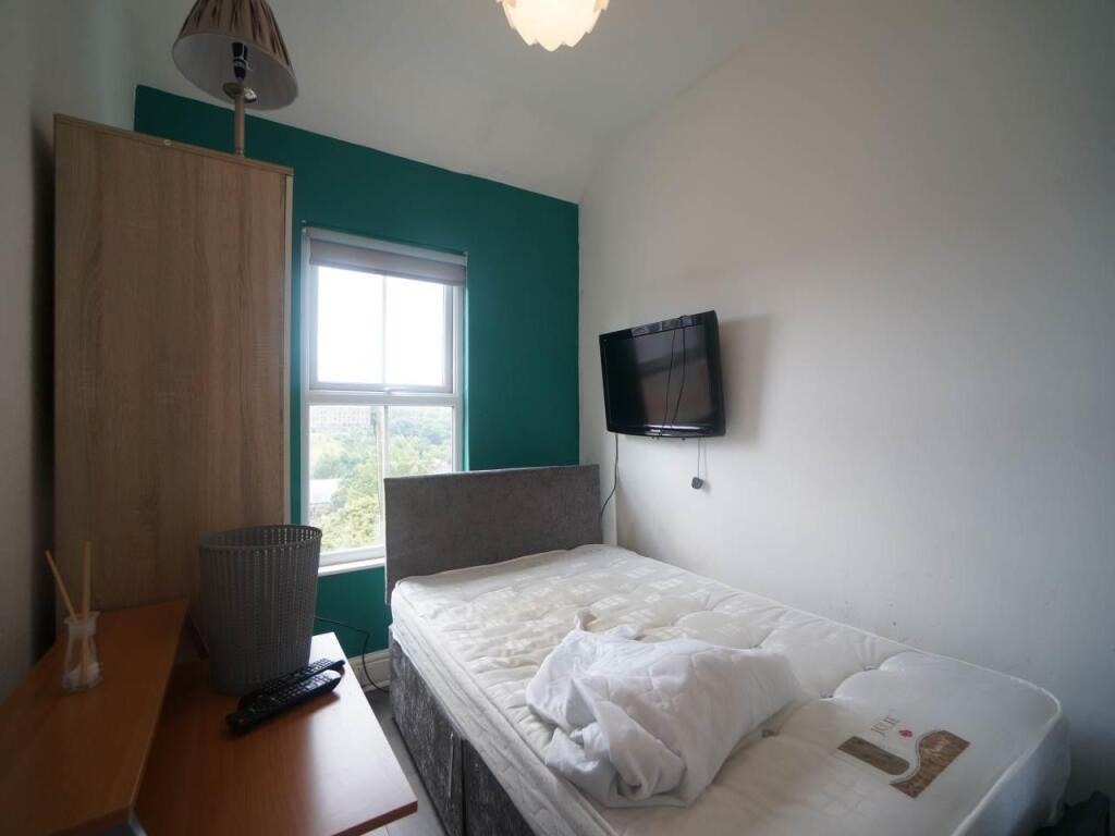 bed 4.JPG