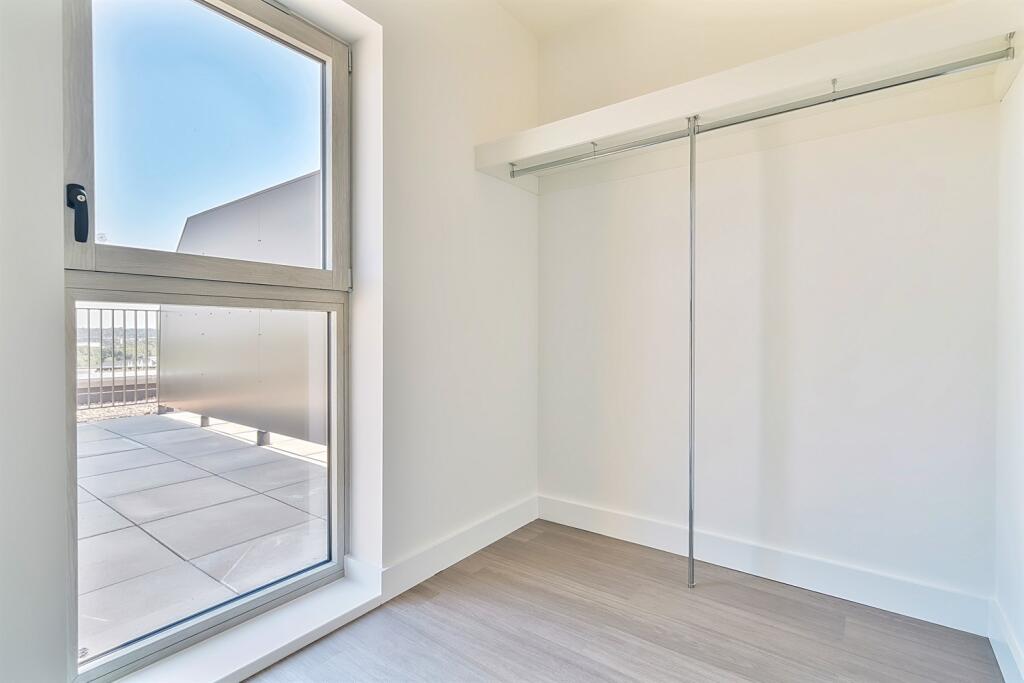 WALK-IN WARDROBE