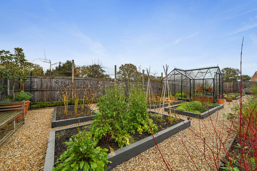 Tye green garden ...