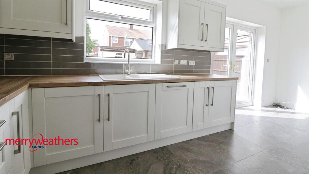 Breakfasting Kitchen