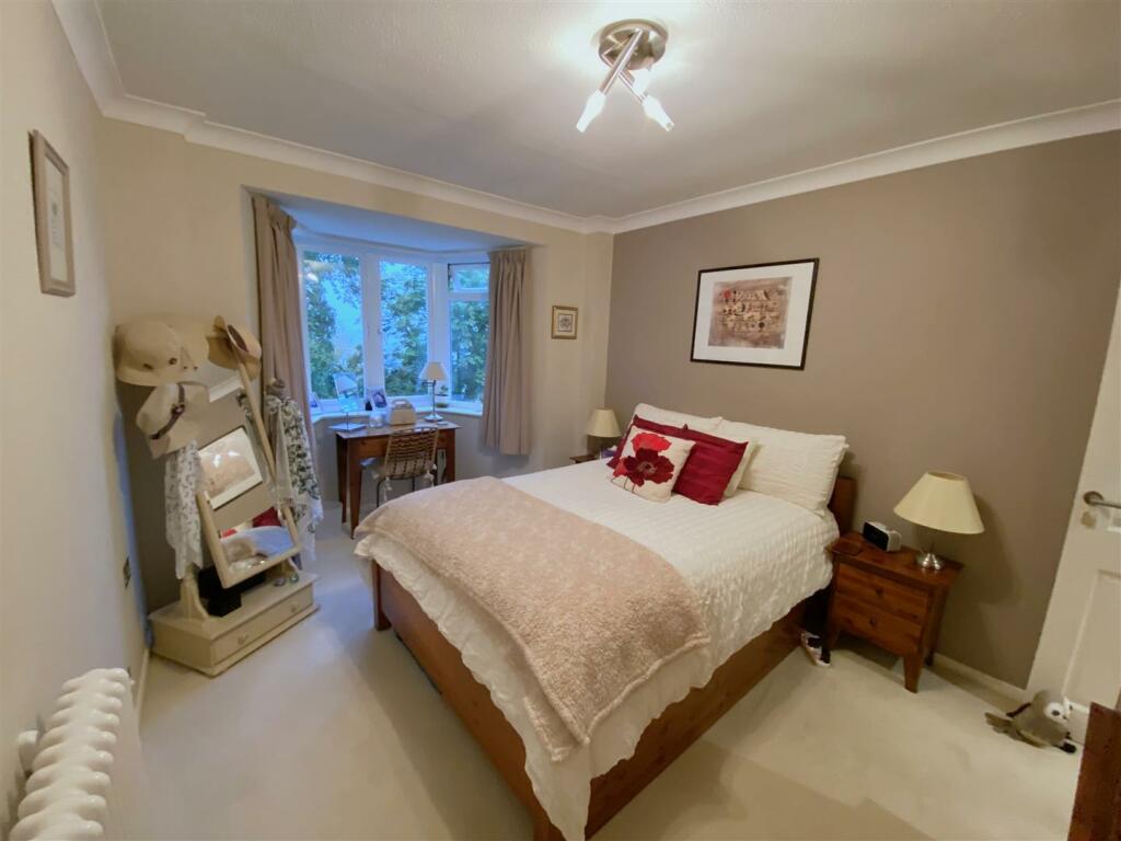 Bedroom 1.jpg
