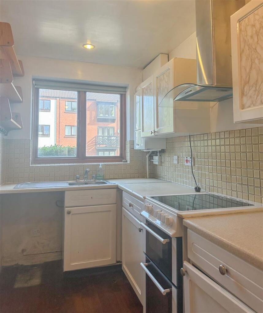 kitchen 2_edited.jpg